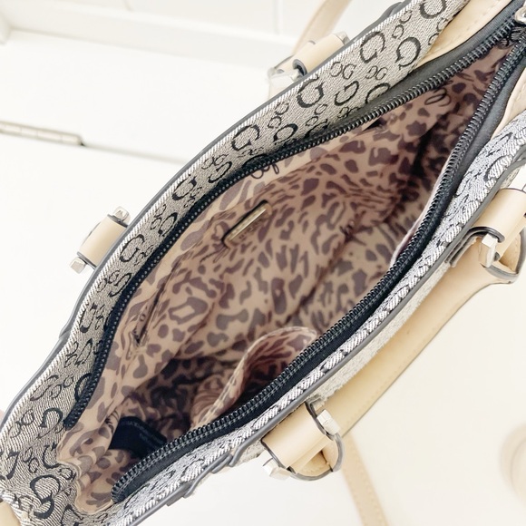 Guess Jet Set Travel Extra-Small Logo Top-Zip Tote Bag - Picture 4 of 7